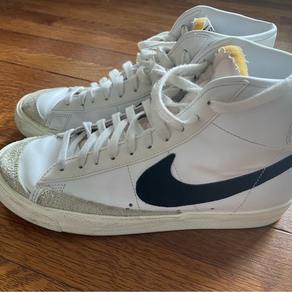 Nike White and Black Blazer Mid ‘77 Vintage - Picture 1 of 4